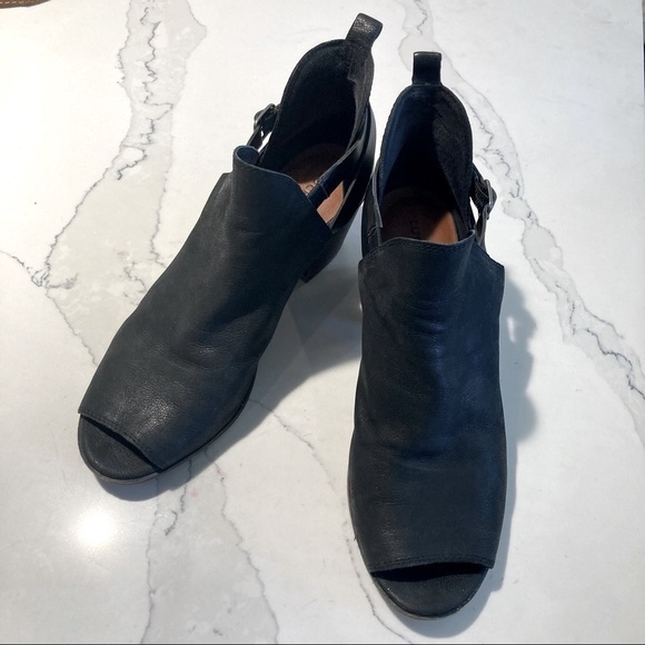LUCKY BRAND Sz  10 Peep Toe Buckle Stacked Heel Ankle Leather Booties - Picture 1 of 13